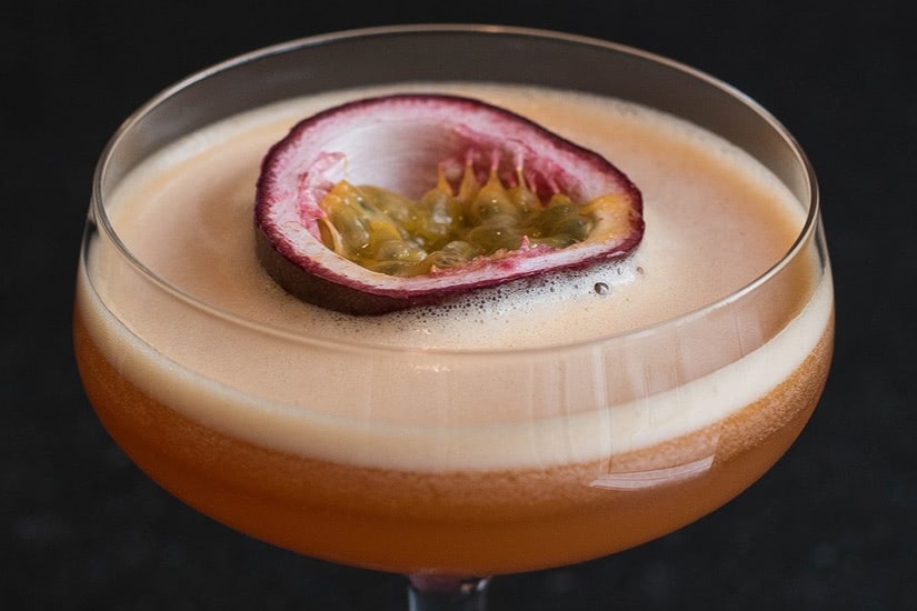 best cocktails recipe passion fruit martini mocktail - Luxe Digital