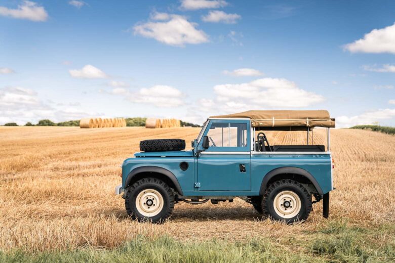 best james bond cars land rover series iii - Luxe Digital