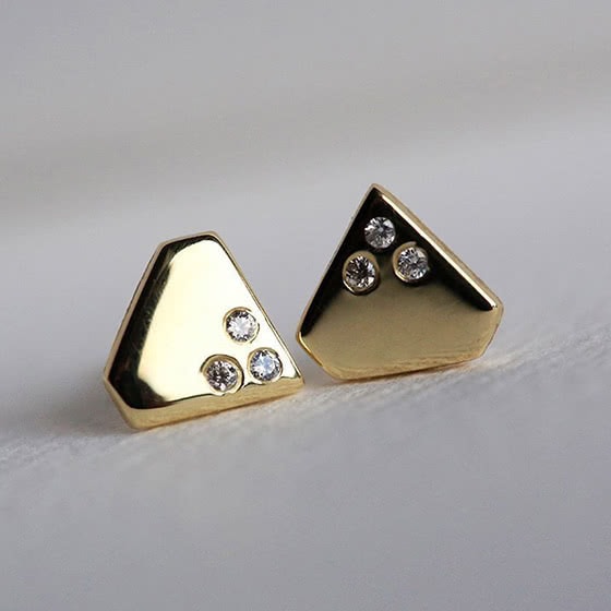 best jewelry brands capucinne studs review - Luxe Digital