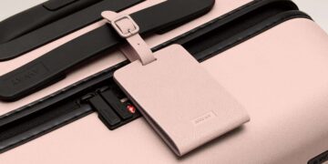 best luggage tags - Luxe Digital