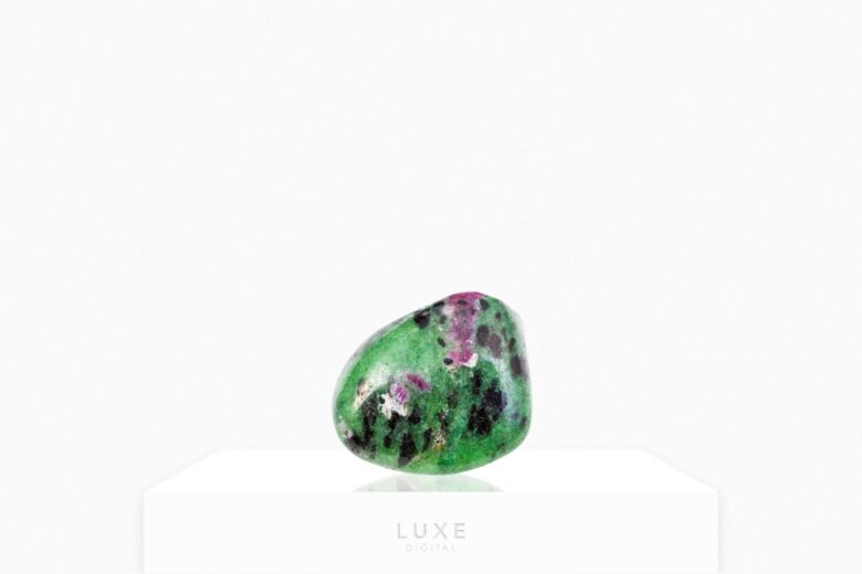 green gemstones zoisite review - Luxe Digital