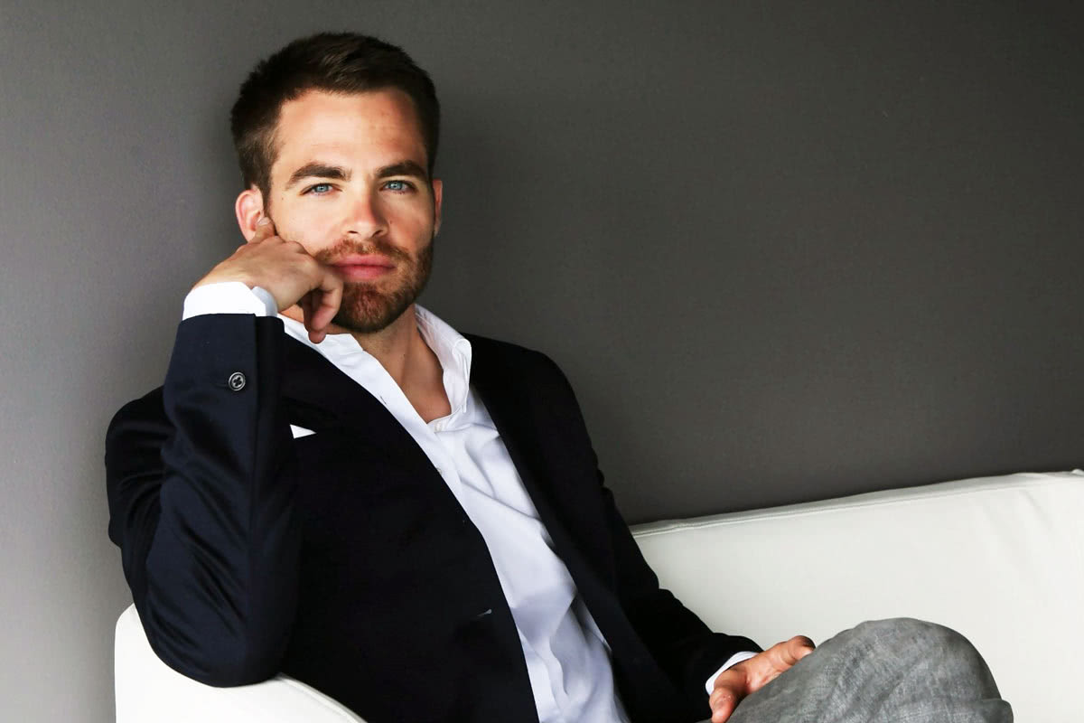 smart casual dress code men style Chris Pine - Luxe Digital