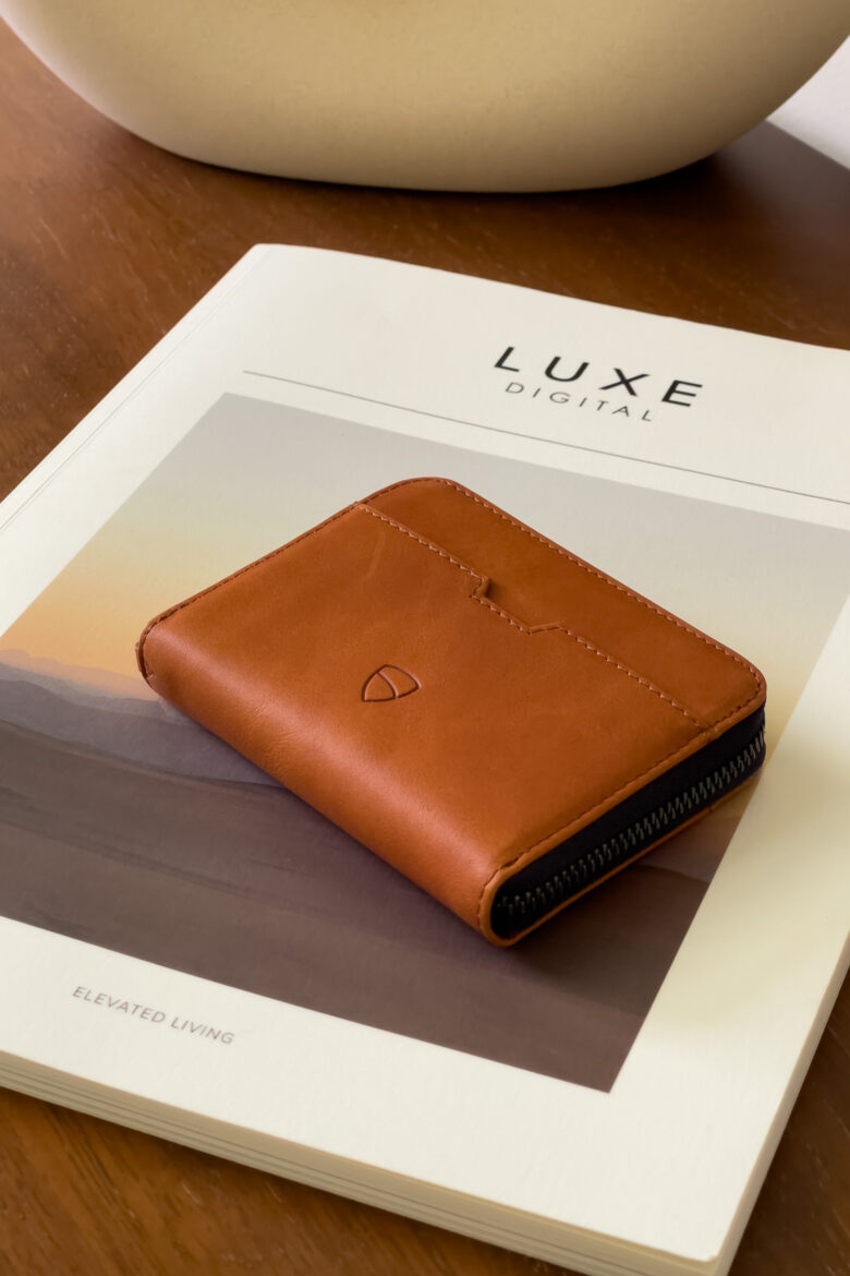 Vaultskin Mayfair wallet verdict review - Luxe Digital